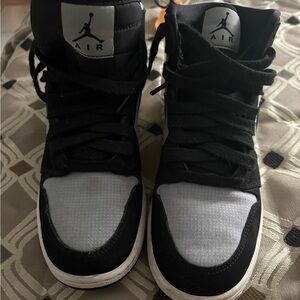 Jordan Men's Black and White Sneakers